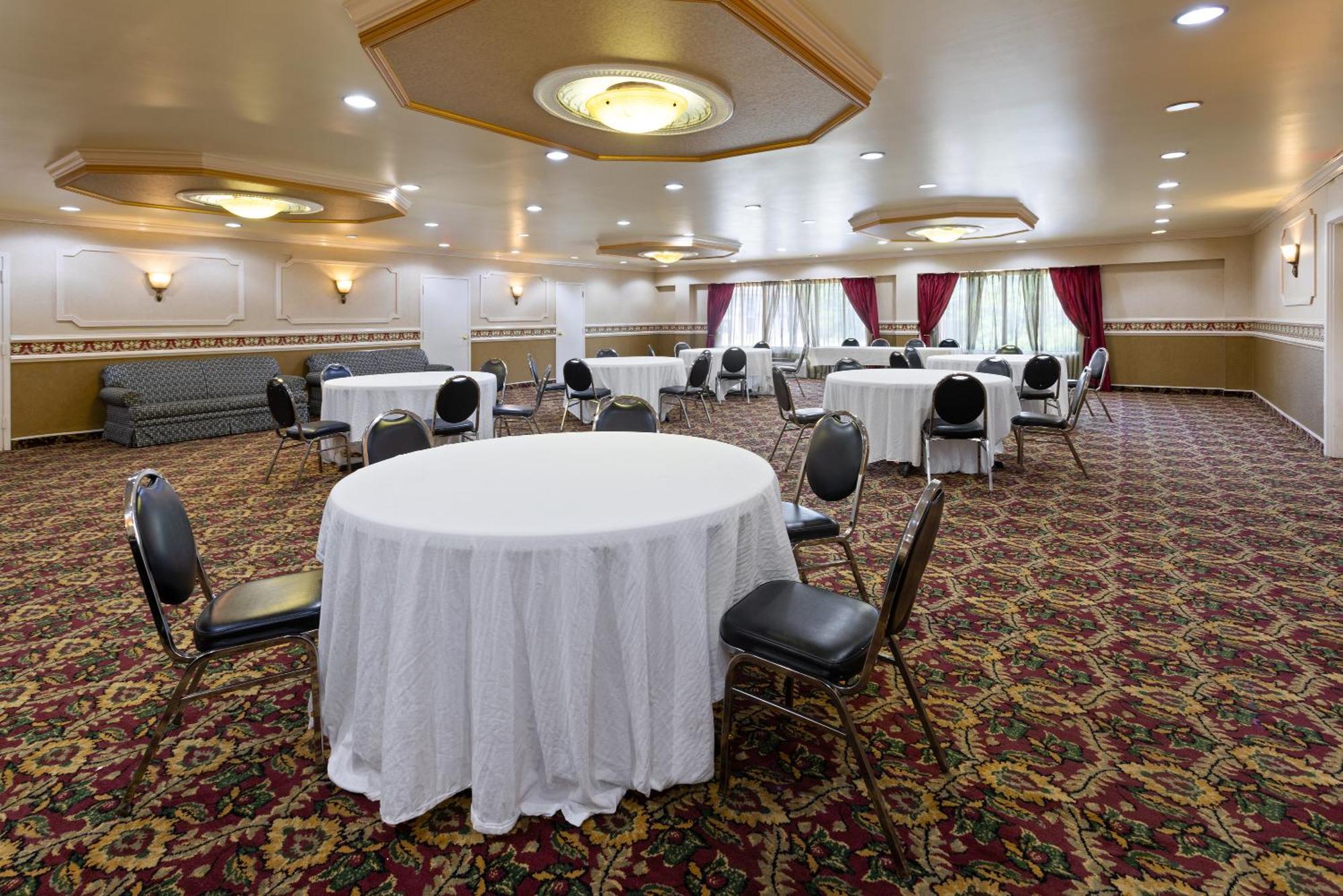 At Atlantic & Banquet 3*